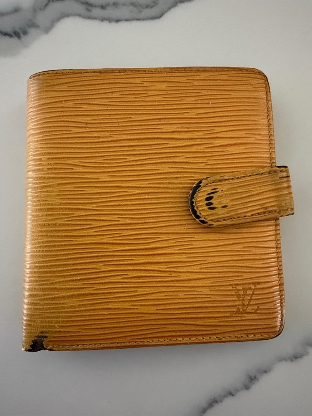 LOUIS  Vuitton Epi Leather Compact Bifold Wallet